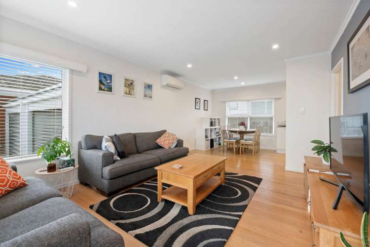 1/265 Glenfield Road Hillcrest_1