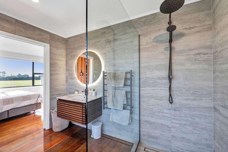 1384 Egmont Road Egmont Village_34