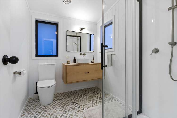 2/7 Braemar Road Castor Bay_10