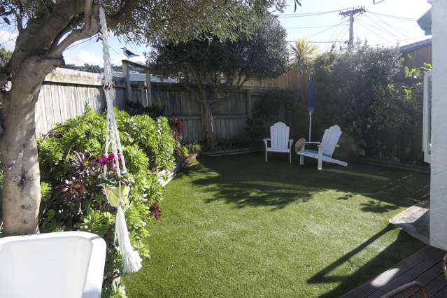 83 Apu Crescent Lyall Bay_1