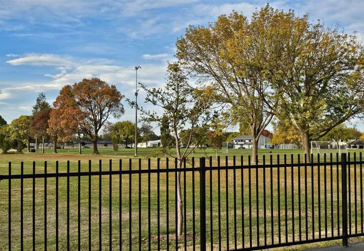1 Malaga Crescent Harewood_14
