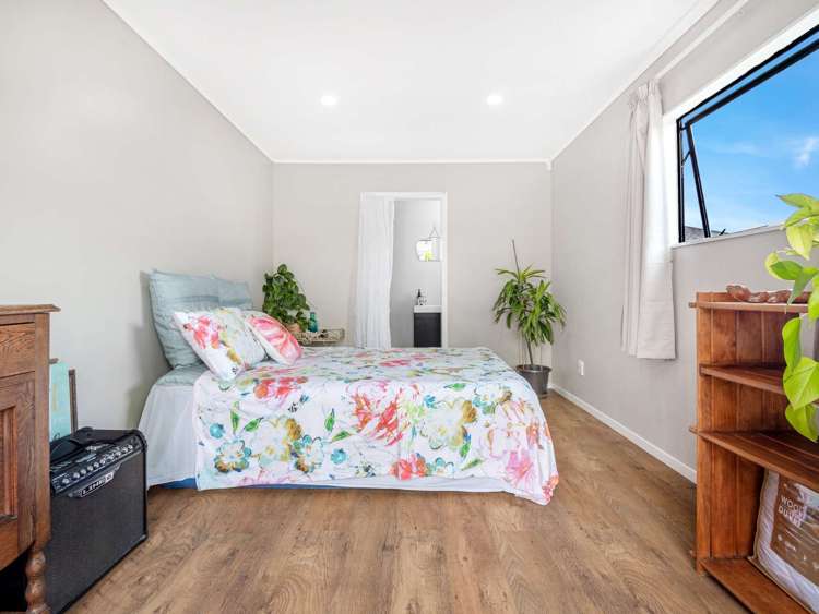 2/1 Woodside Road Massey_22