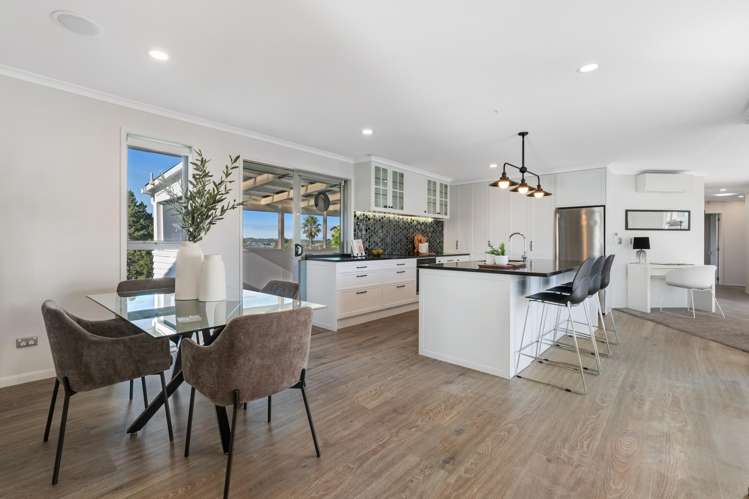 1/4 Roberts Road Matakatia_11