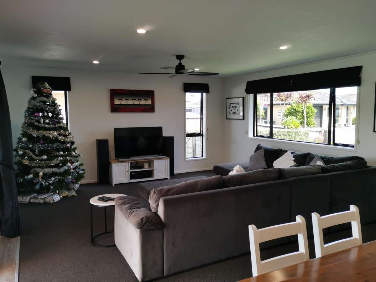 Family living close to beaches 4
