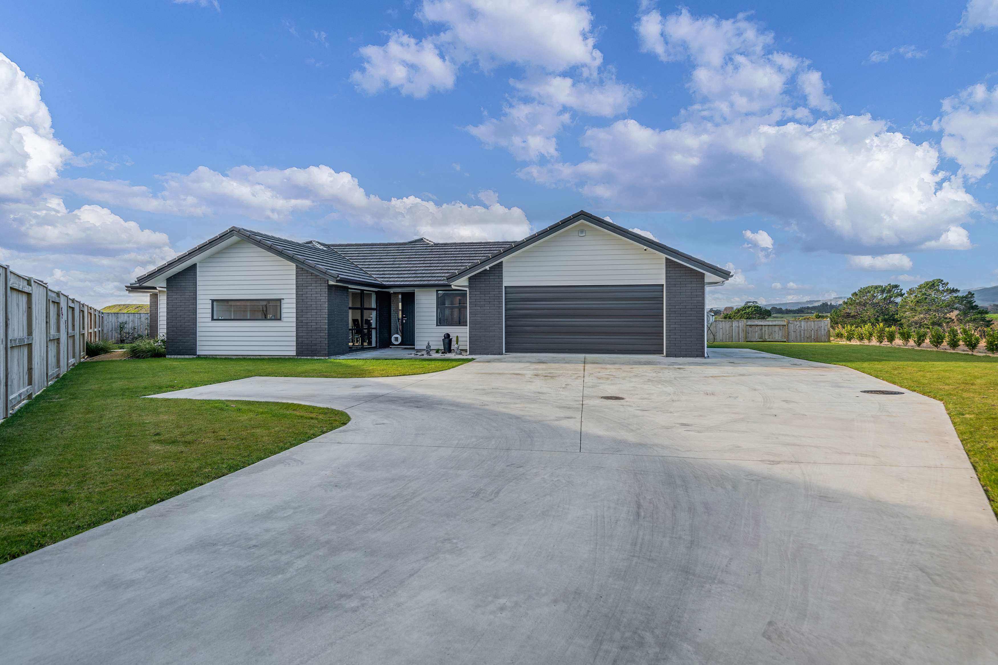 90 Johnstone Drive Fitzherbert Palmerston North City Houses for