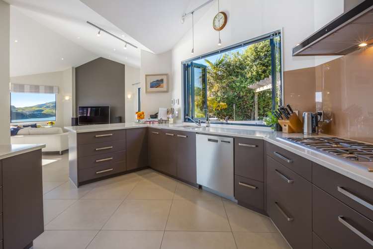 15a Seaview Road Paremata_8