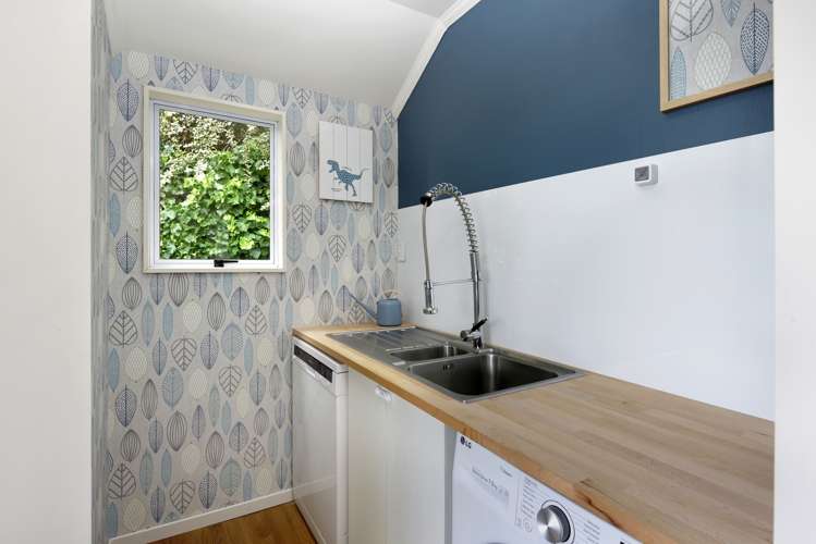 2/413a Suffolk Road_4