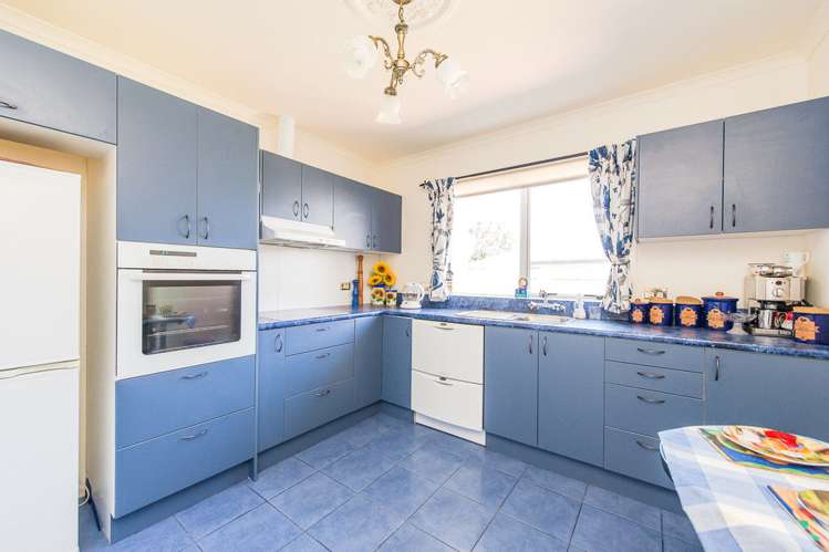 22 Lithgow Drive Otamatea_4