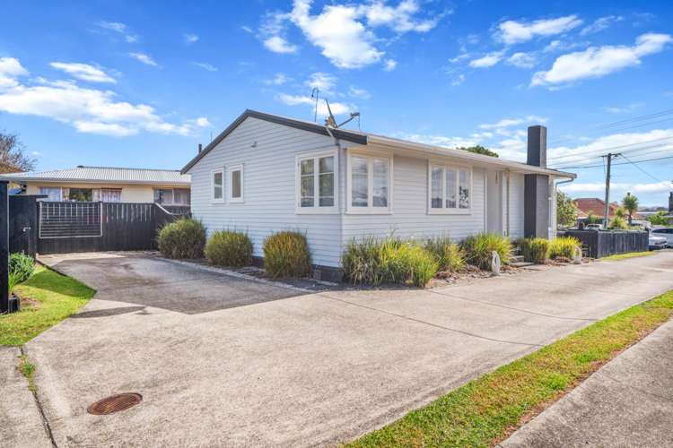 22 Kirrie Avenue Te Atatu South_16