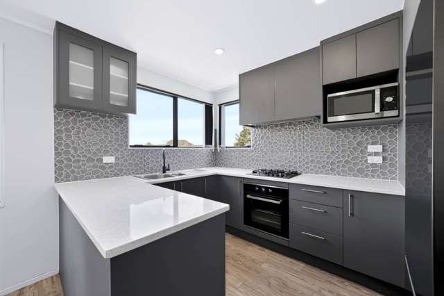 1/10 Ebenezer Way Clendon Park_3