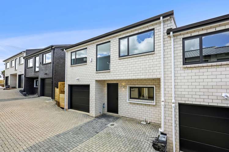 73 Royal Road Massey_15