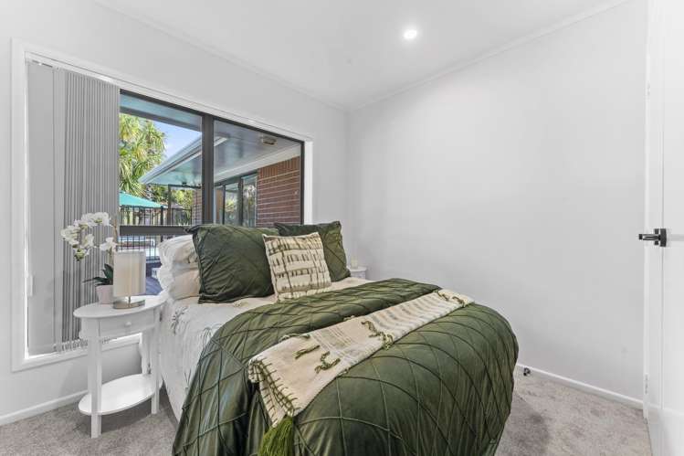 23 Lawrence Crescent Hill Park_12