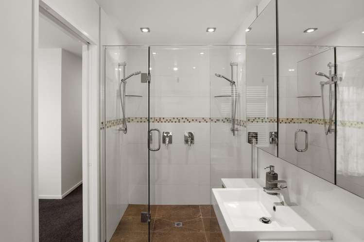 5 Lakebridge Place Parklands_12