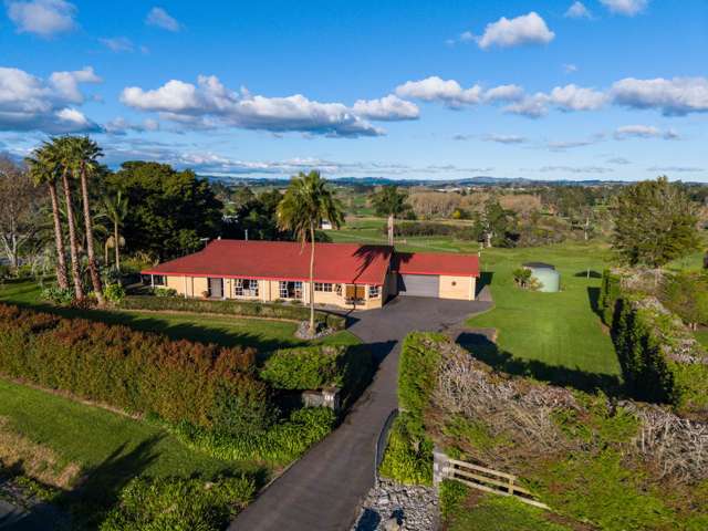 6HA - SOLID FAMILY HOME WITH GREAT RURAL VIEWS
