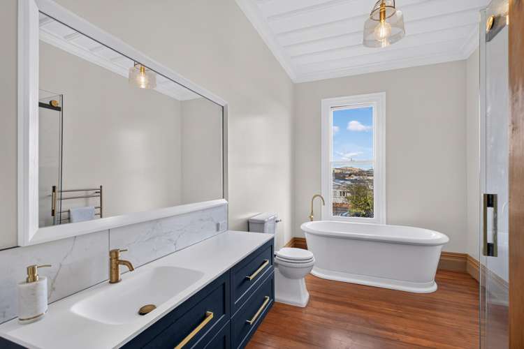 302 Lyndon Road West_2