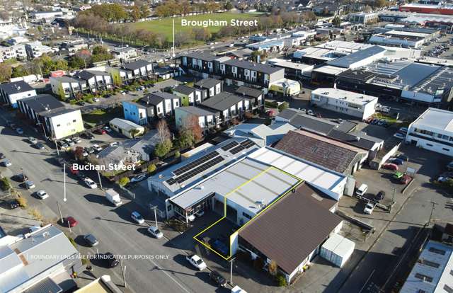 Spacious City fringe Warehouse/Yard