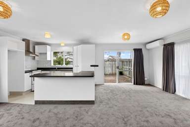 58B Whiting Crescent_2