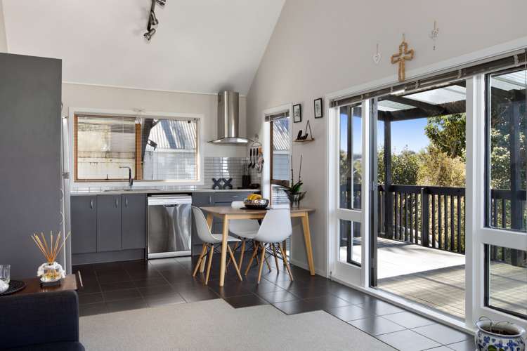 2/807 East Coast Road Northcross_6