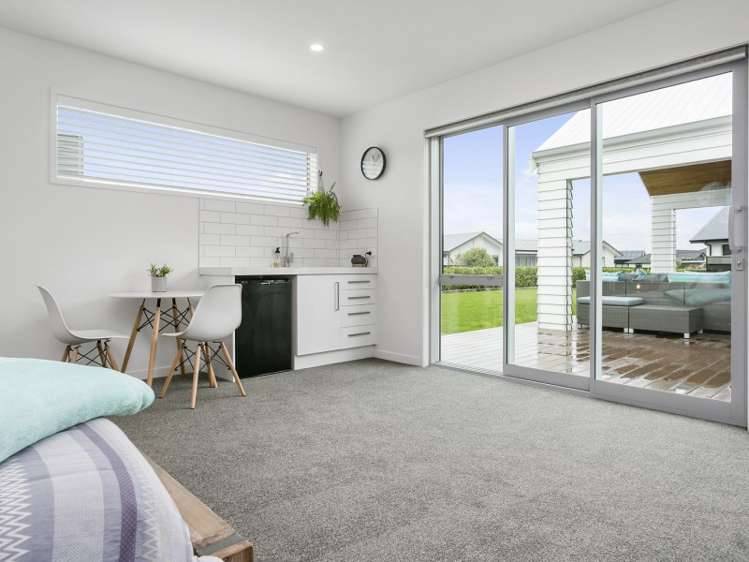 37 Baxter Michael Crescent Cambridge_15