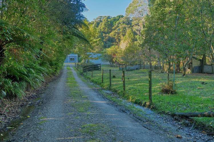 89 Russell Road Kaniere_17