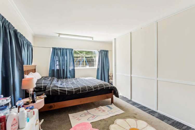 8 Camellia Place Mt Roskill_13