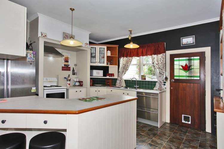 28 Sarsfield Street Southbridge_5