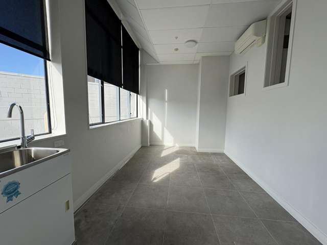 2/66 Bank Street 11640_2