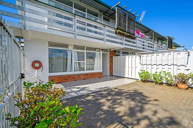 Superb Unit with Outdoor Living