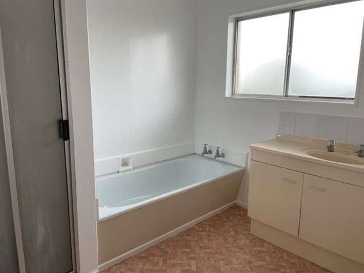 3/3 Opaheke Road Papakura_7