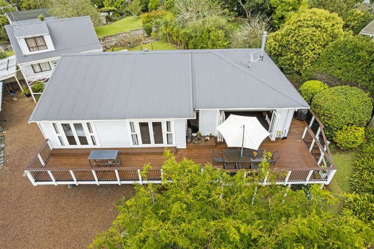 76 Marine Parade Mellons Bay_18