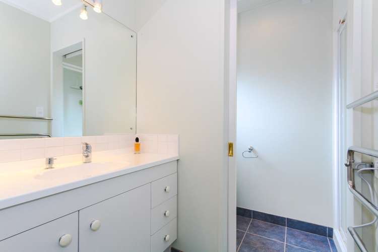 14 Links Road New Lynn_15