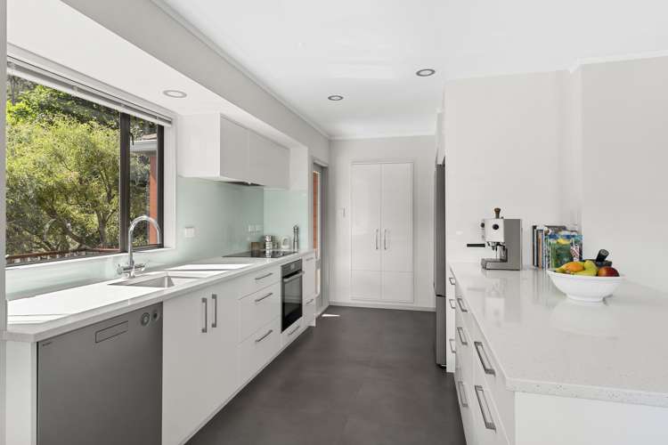 32 Walter Road Lowry Bay_5