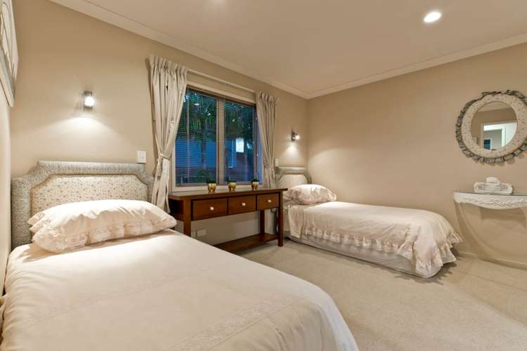 2 Manon Crescent Greenhithe_16