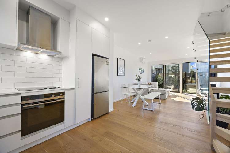 12/82 East Coast Road Milford_11