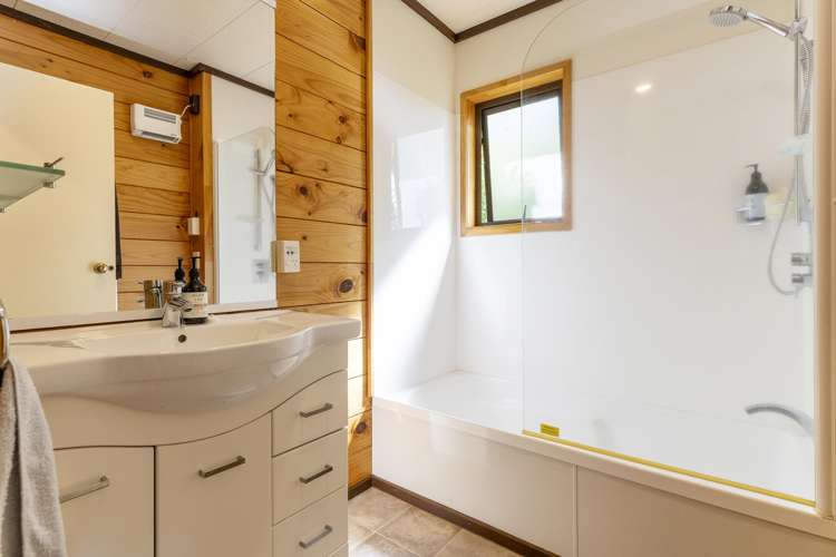 2/5 Pikikotuku Place Kuratau_13