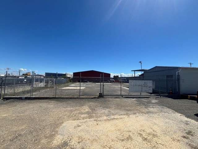 1500m&sup2; Onekawa Yard with Office