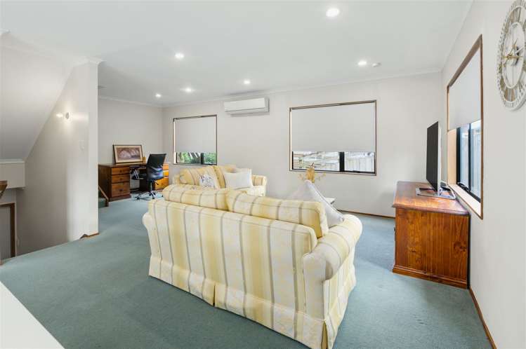 8 Surrey Lane Glenview_8