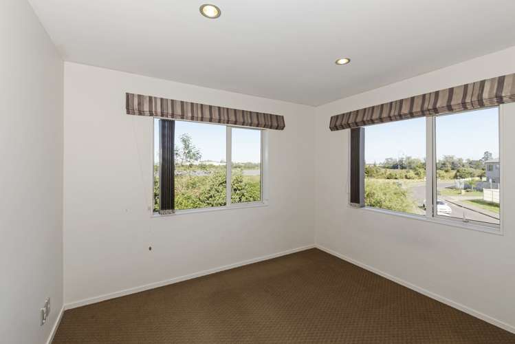 31 Riverglade Parkway Te Atatu South_11