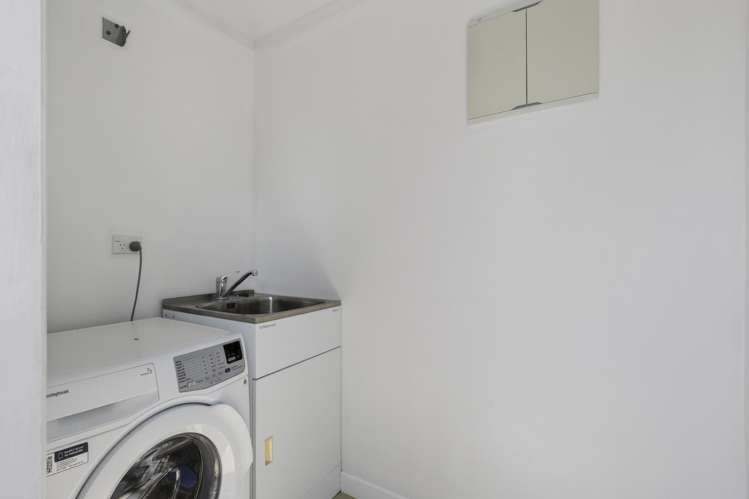 281 Tukapa Street Westown_15