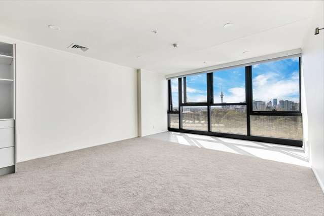 2-Bed, Grafton with Car Park and Views