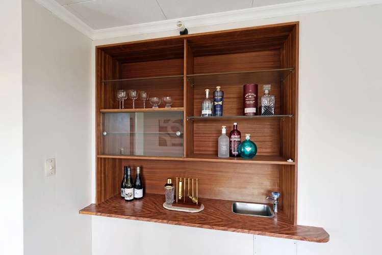 220 Bay Road West Plains_25