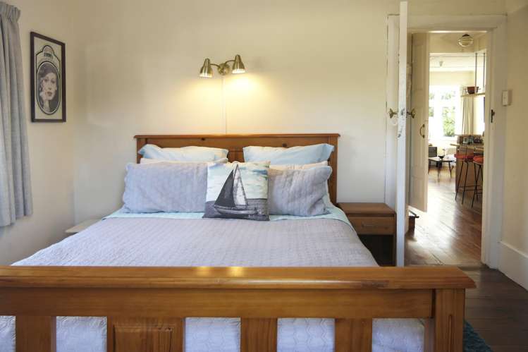 83 Apu Crescent Lyall Bay_7