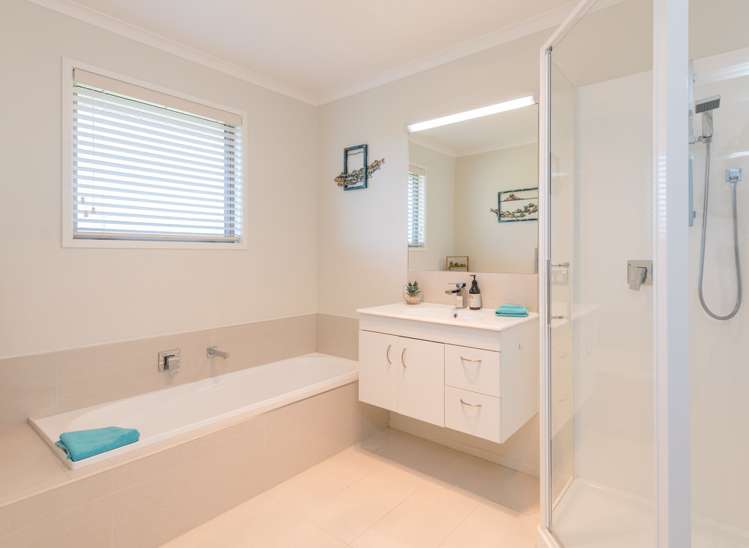 369 Princes Drive Britannia Heights_24