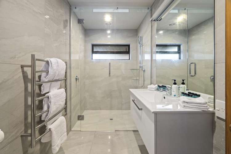 1/11 Krissell Place Acacia Bay_14