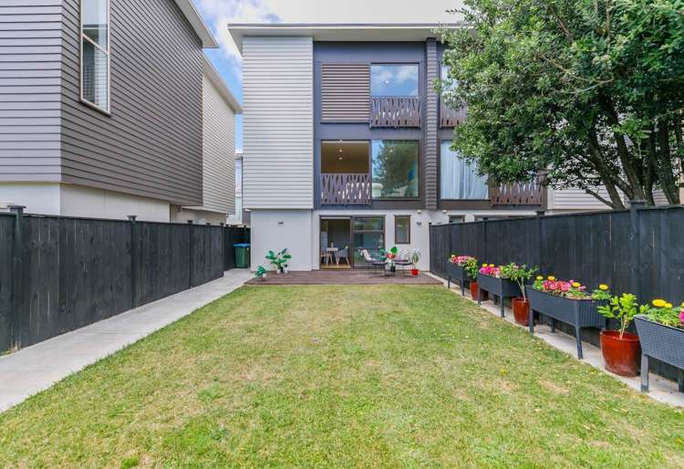 2/21A Mt Smart Road Royal Oak_1