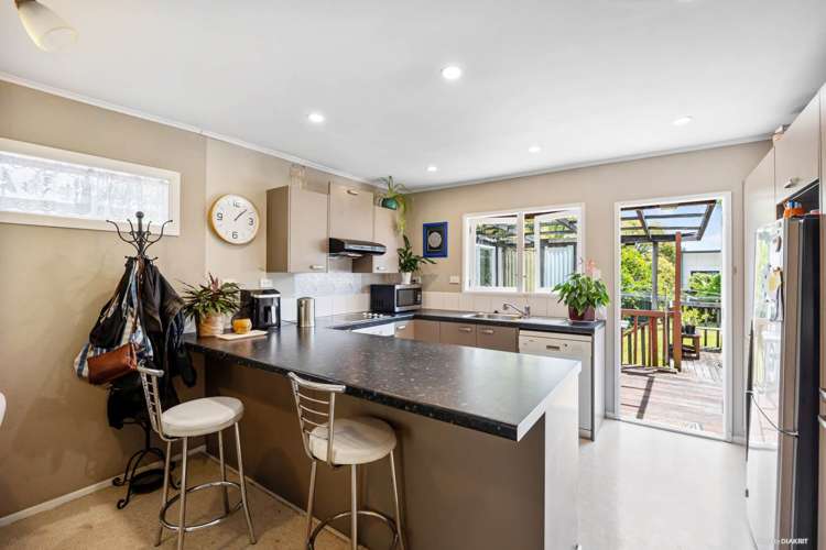 17 Amberley Avenue Te Atatu South_8