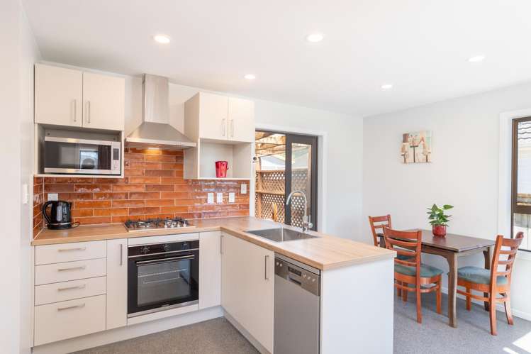 37 Wainuiomata Road Wainuiomata_2