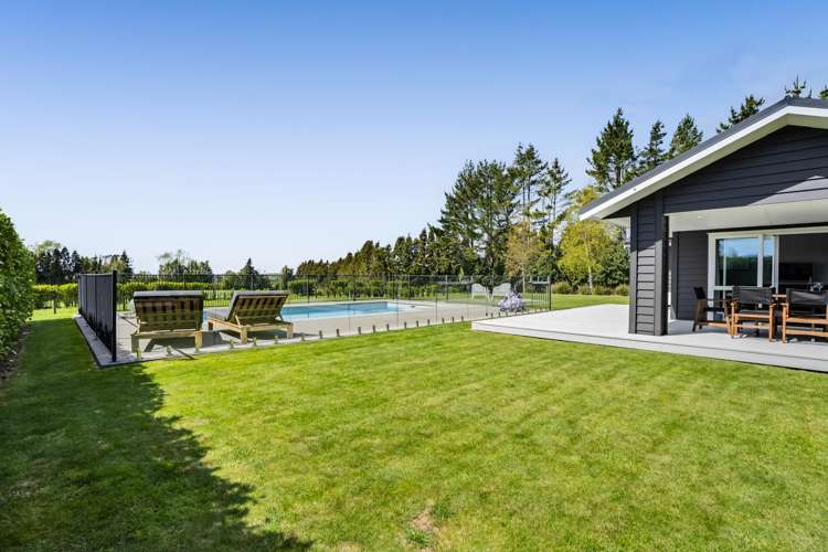 1371 Egmont Road Egmont Village_25