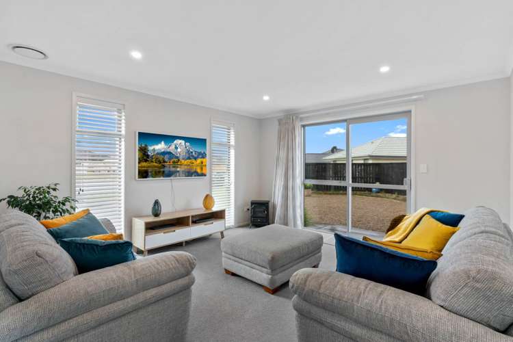 22 Olney Court One Tree Point_8