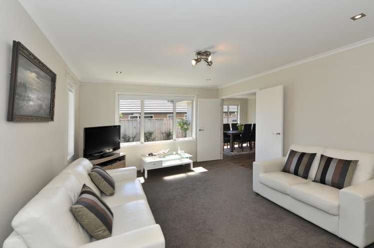 86 Washbourn Drive Richmond_10